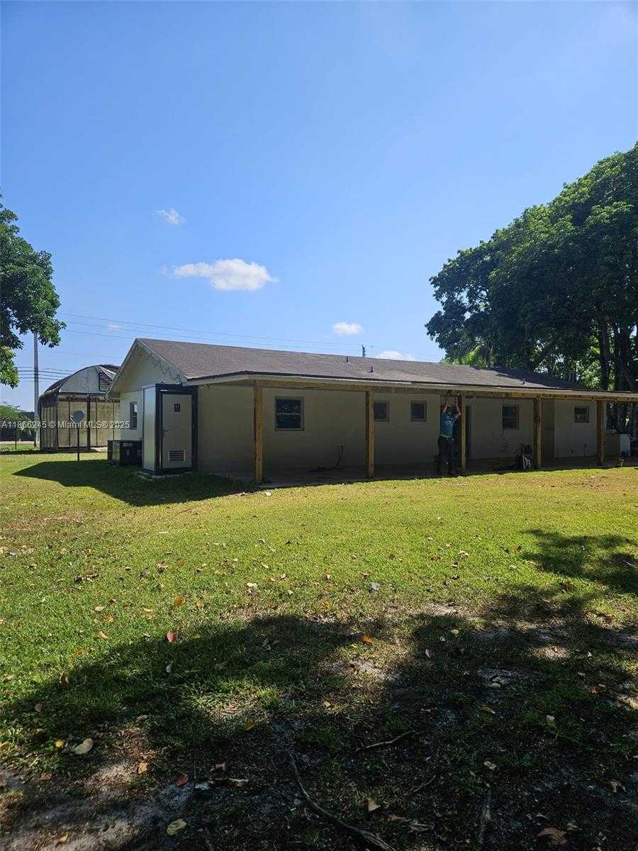 Small Image of 19230 SOUTH WEST 216TH ST, Miami Number 18