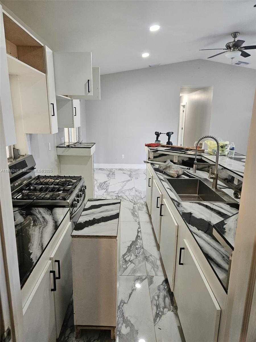 Small Image of 19230 SOUTH WEST 216TH ST, Miami Number 20