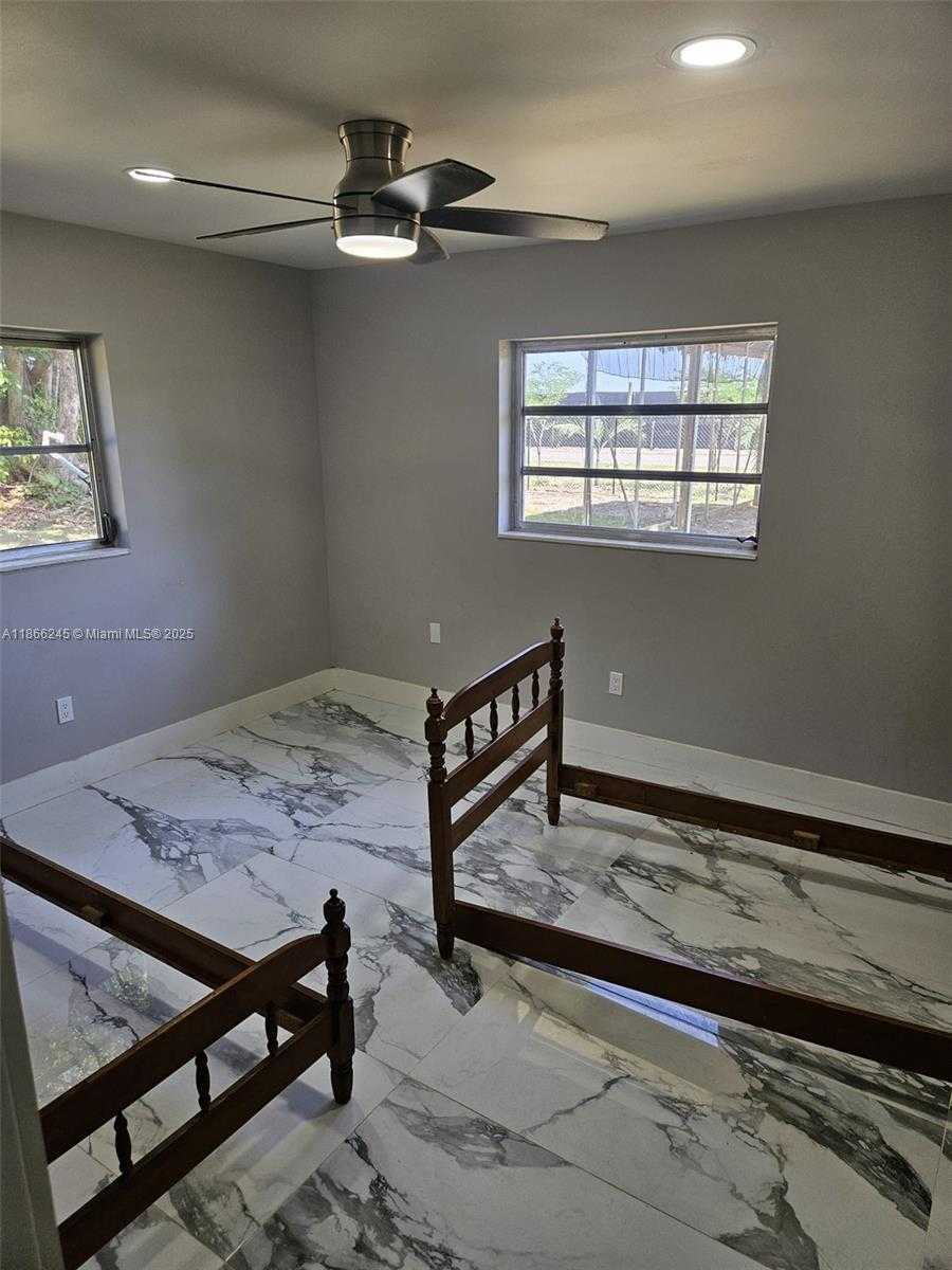Small Image of 19230 SOUTH WEST 216TH ST, Miami Number 23