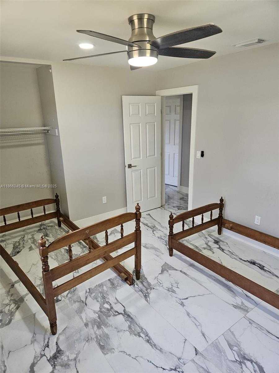 Small Image of 19230 SOUTH WEST 216TH ST, Miami Number 24