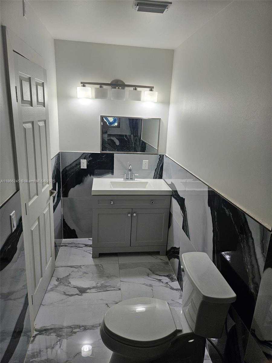 Small Image of 19230 SOUTH WEST 216TH ST, Miami Number 25