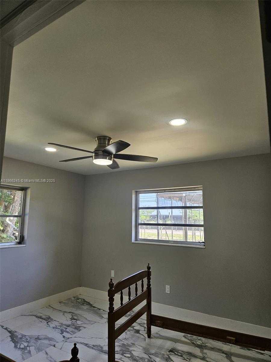 Small Image of 19230 SOUTH WEST 216TH ST, Miami Number 30