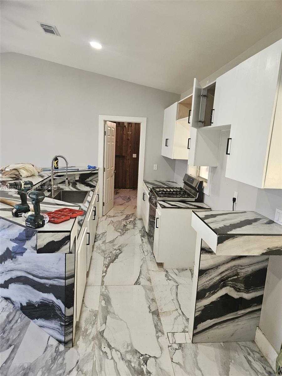 Small Image of 19230 SOUTH WEST 216TH ST, Miami Number 31