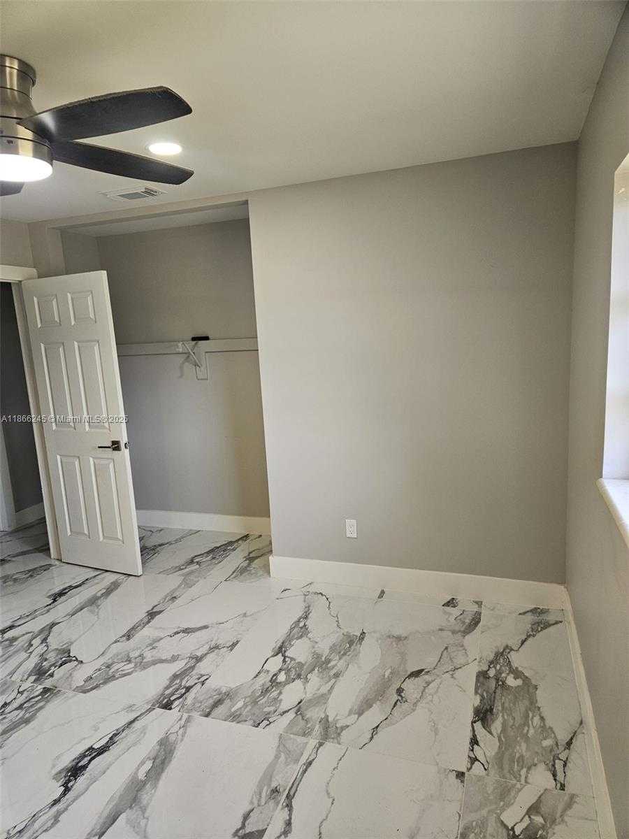 Small Image of 19230 SOUTH WEST 216TH ST, Miami Number 32