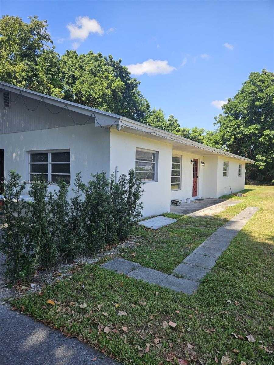 Small Image of 19230 SOUTH WEST 216TH ST, Miami Number 34