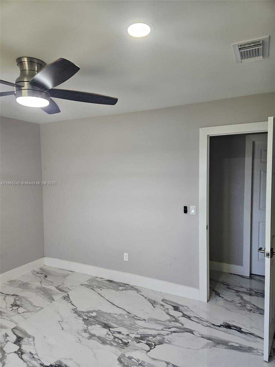 Small Image of 19230 SOUTH WEST 216TH ST, Miami Number 38