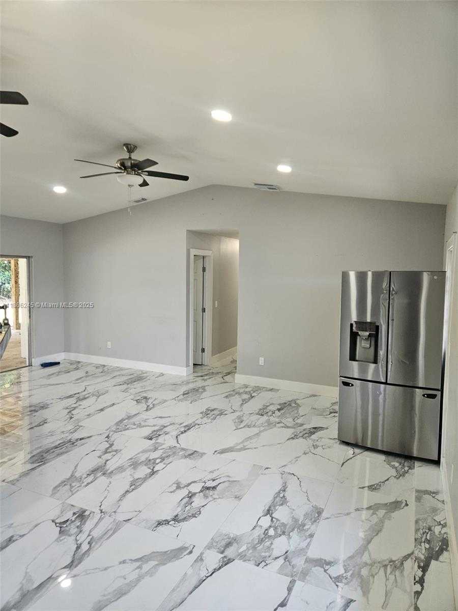 Small Image of 19230 SOUTH WEST 216TH ST, Miami Number 39