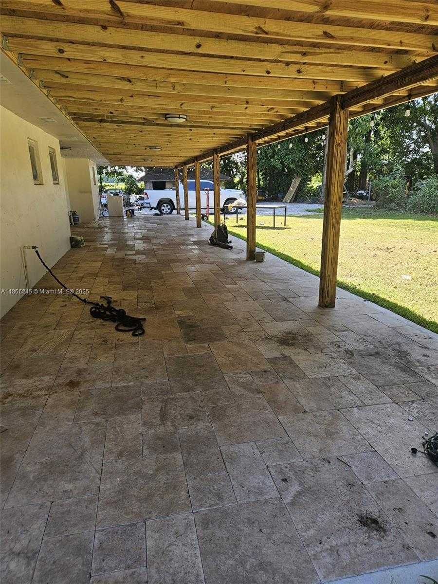 Small Image of 19230 SOUTH WEST 216TH ST, Miami Number 41