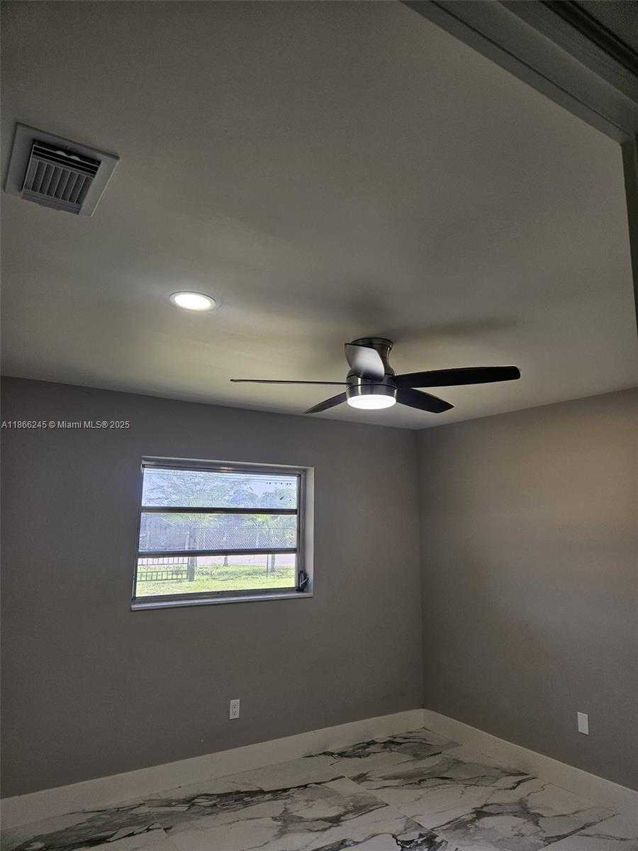 Small Image of 19230 SOUTH WEST 216TH ST, Miami Number 42