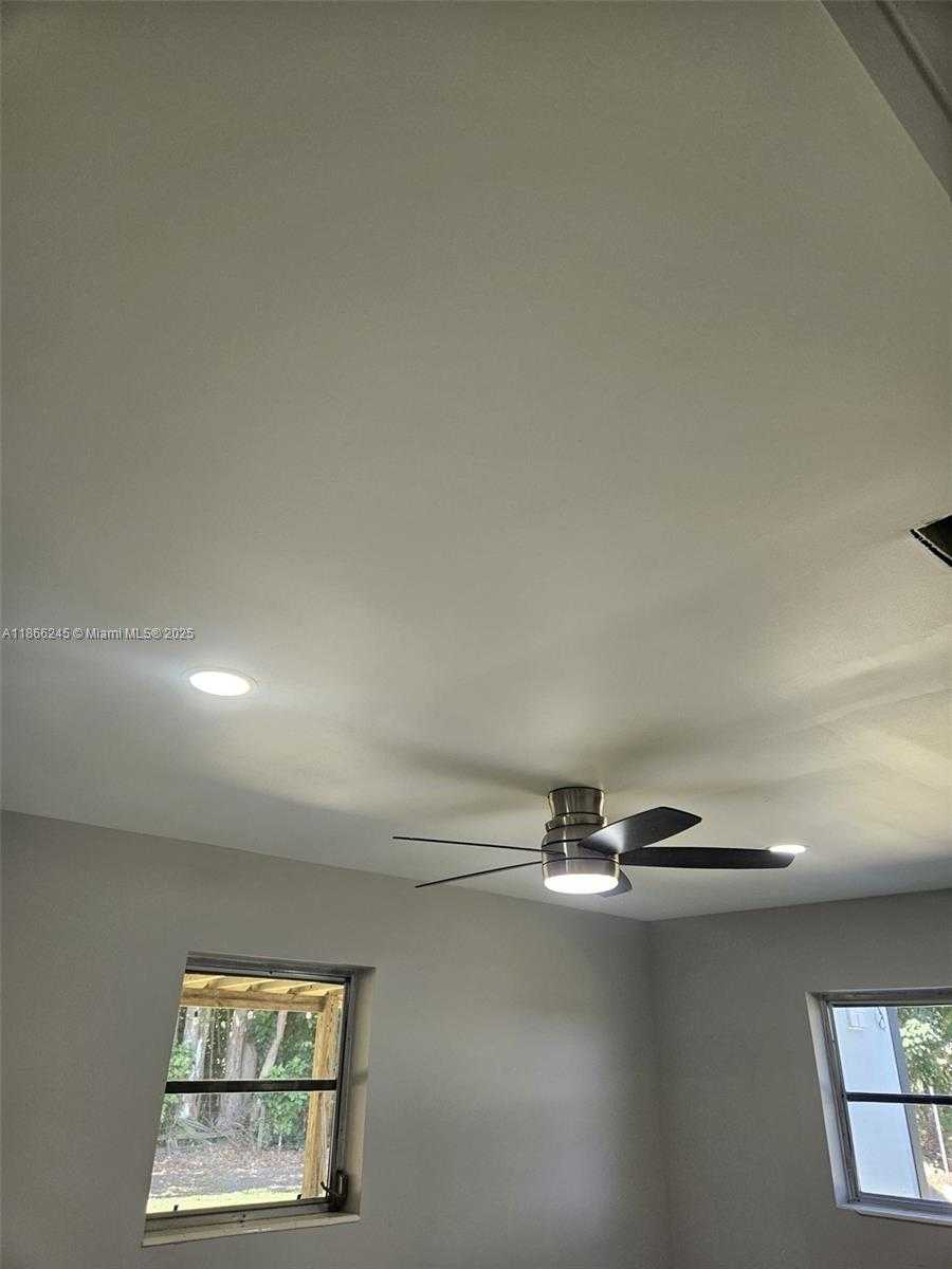 Small Image of 19230 SOUTH WEST 216TH ST, Miami Number 43