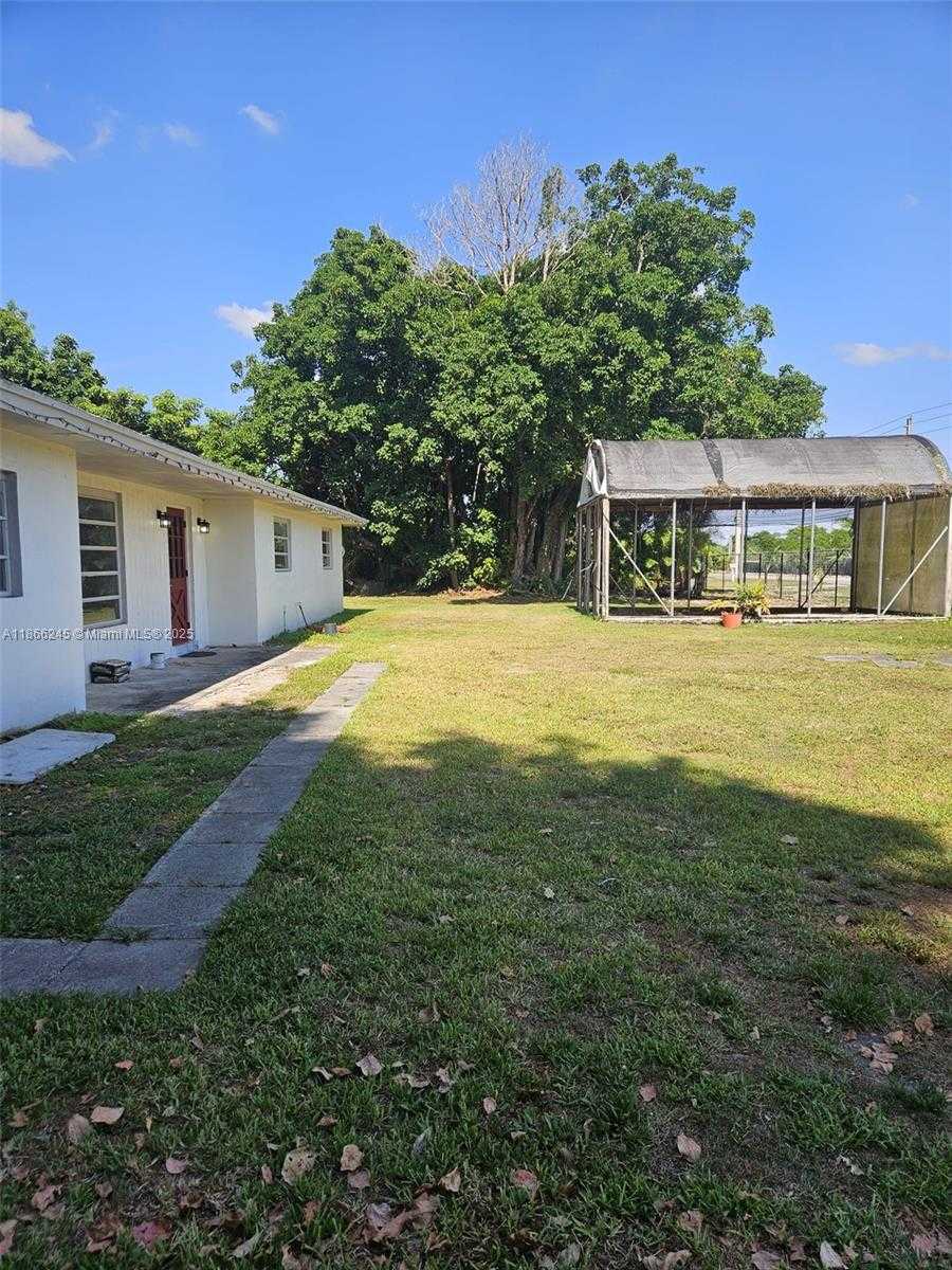 Small Image of 19230 SOUTH WEST 216TH ST, Miami Number 46
