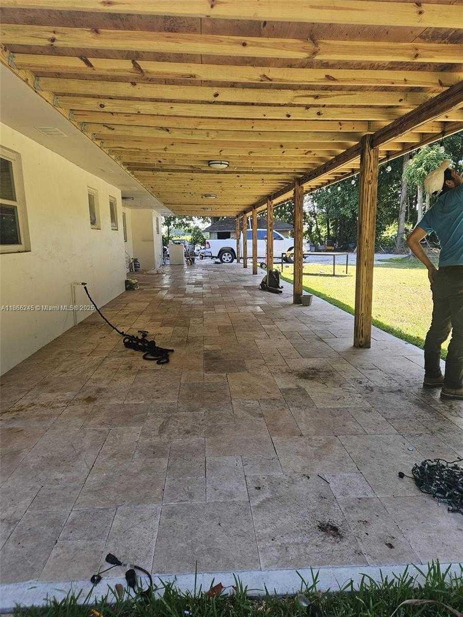 Small Image of 19230 SOUTH WEST 216TH ST, Miami Number 48