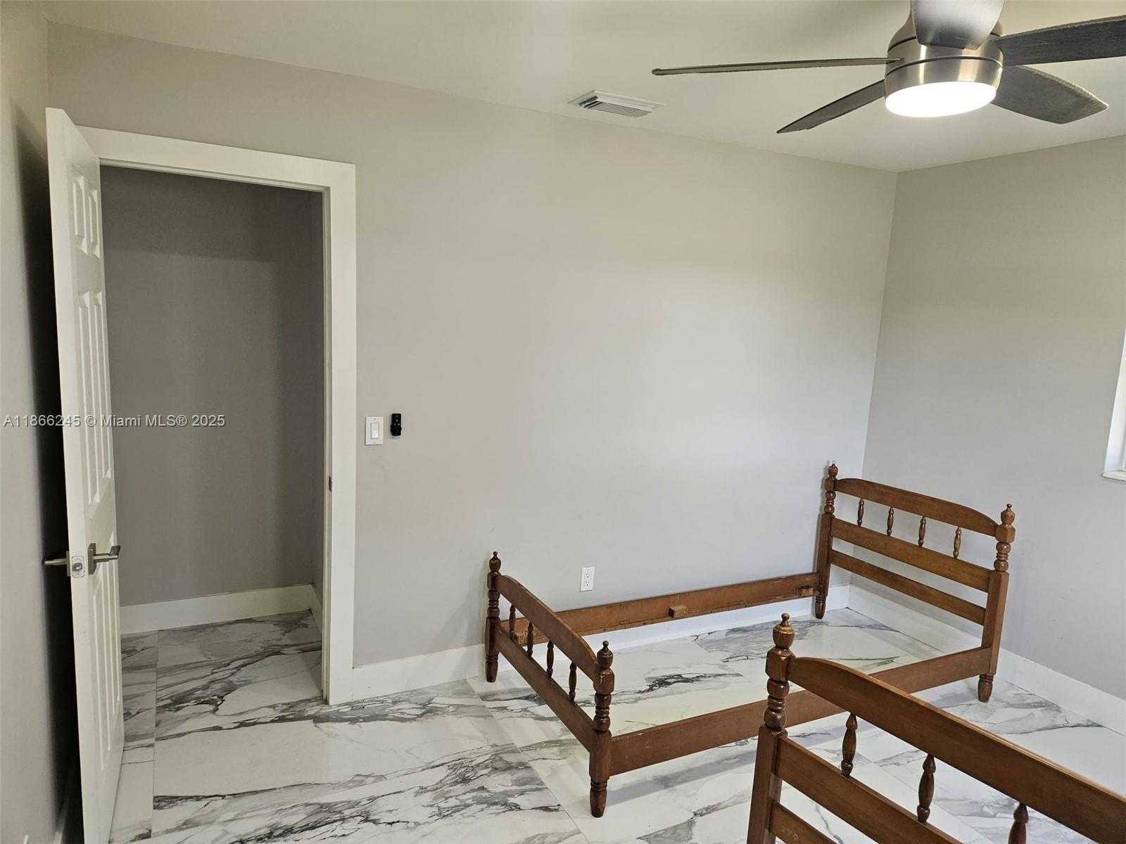 Small Image of 19230 SOUTH WEST 216TH ST, Miami Number 49