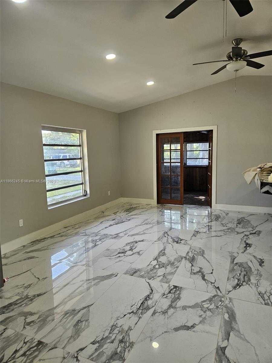 Small Image of 19230 SOUTH WEST 216TH ST, Miami Number 5