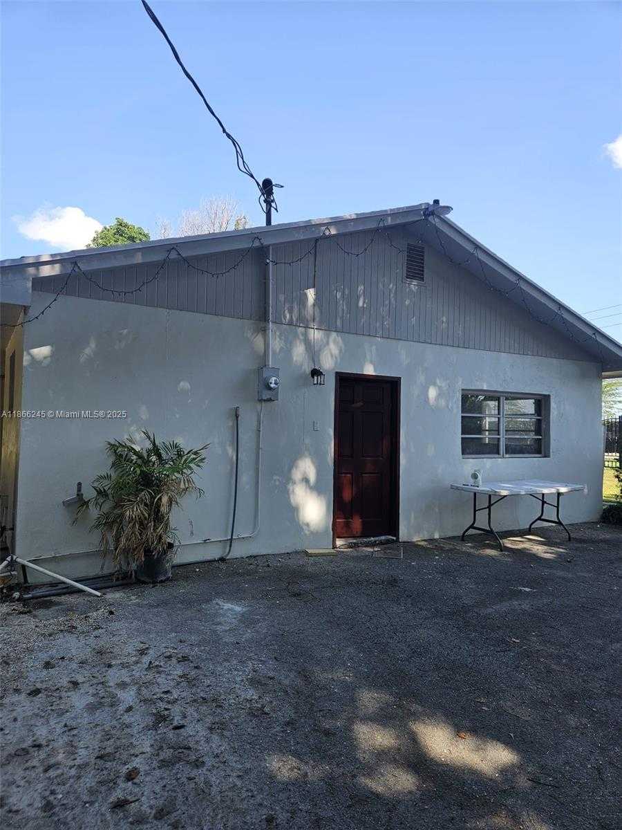Small Image of 19230 SOUTH WEST 216TH ST, Miami Number 51