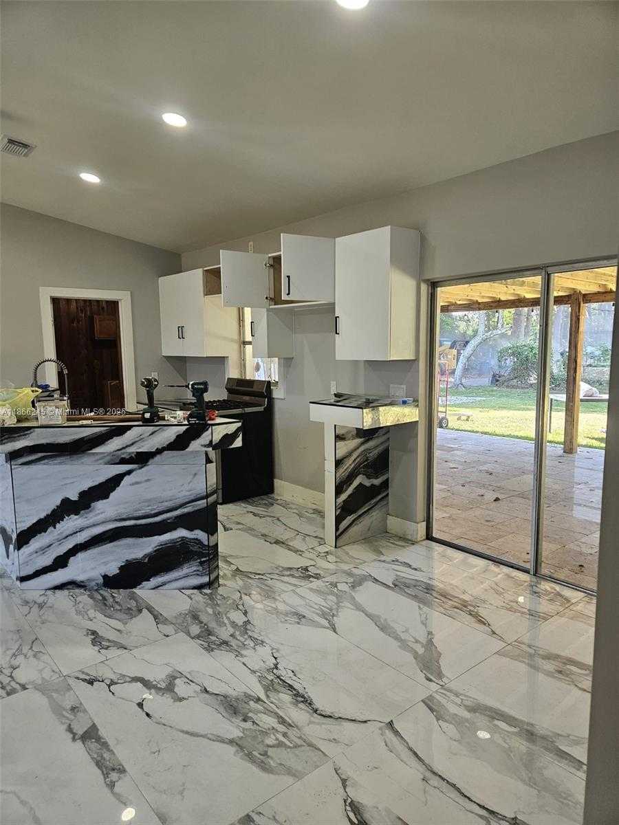 Small Image of 19230 SOUTH WEST 216TH ST, Miami Number 55