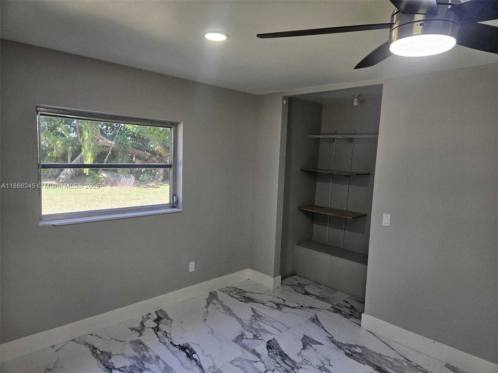 Small Image of 19230 SOUTH WEST 216TH ST, Miami Number 6