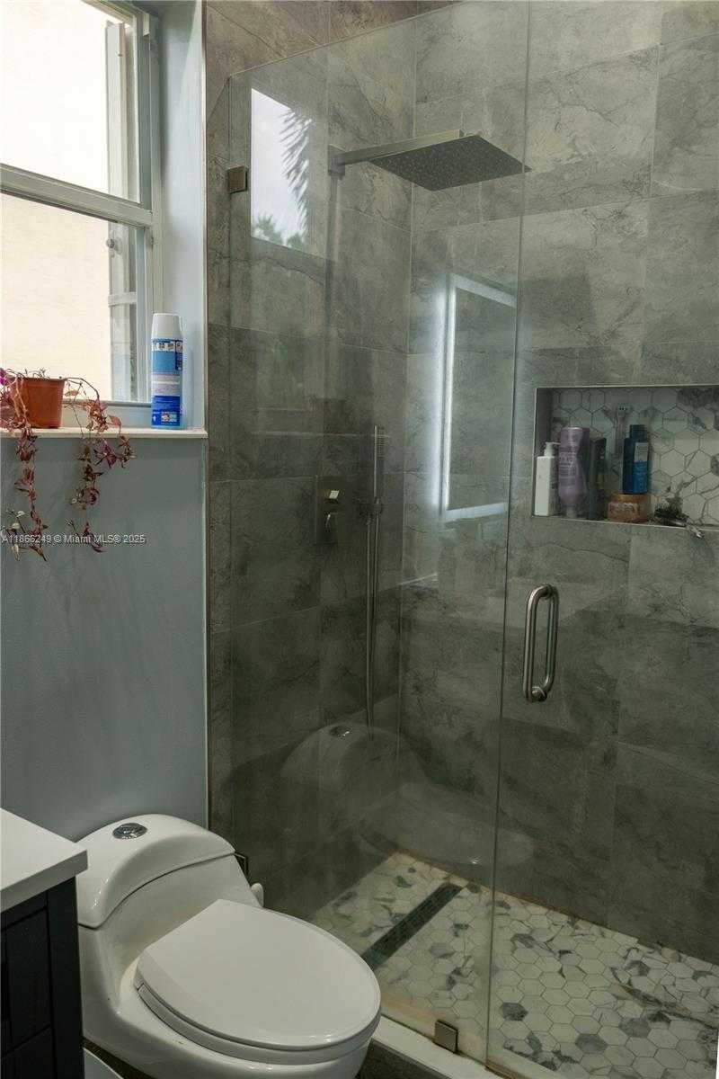 Small Image of 9350 WEST VIA CLASSICO W, Wellington Number 20