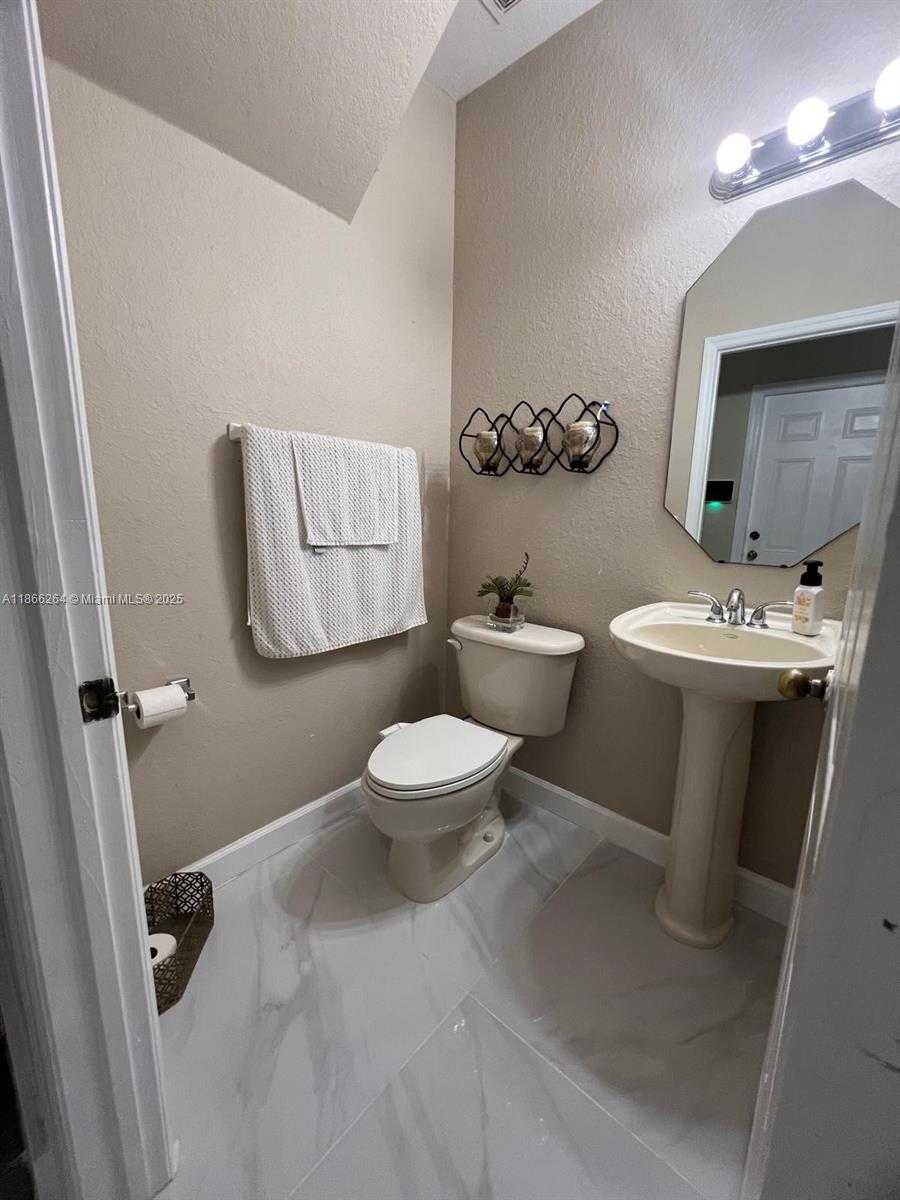 Small Image of 260 SOUTH EAST 32ND TER, Homestead Number 8