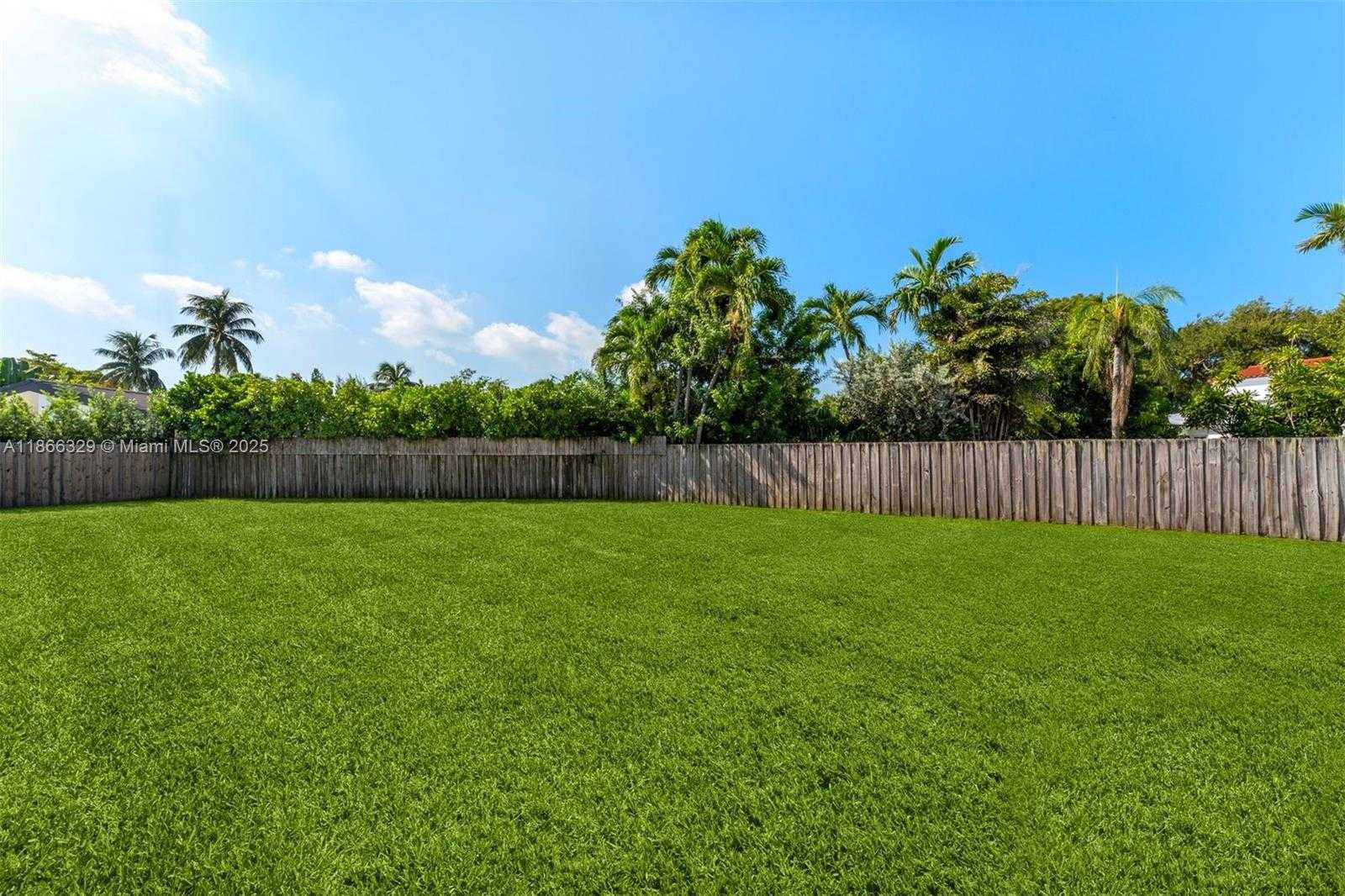 Small Image of 5127 ALTON RD, Miami Beach Number 11