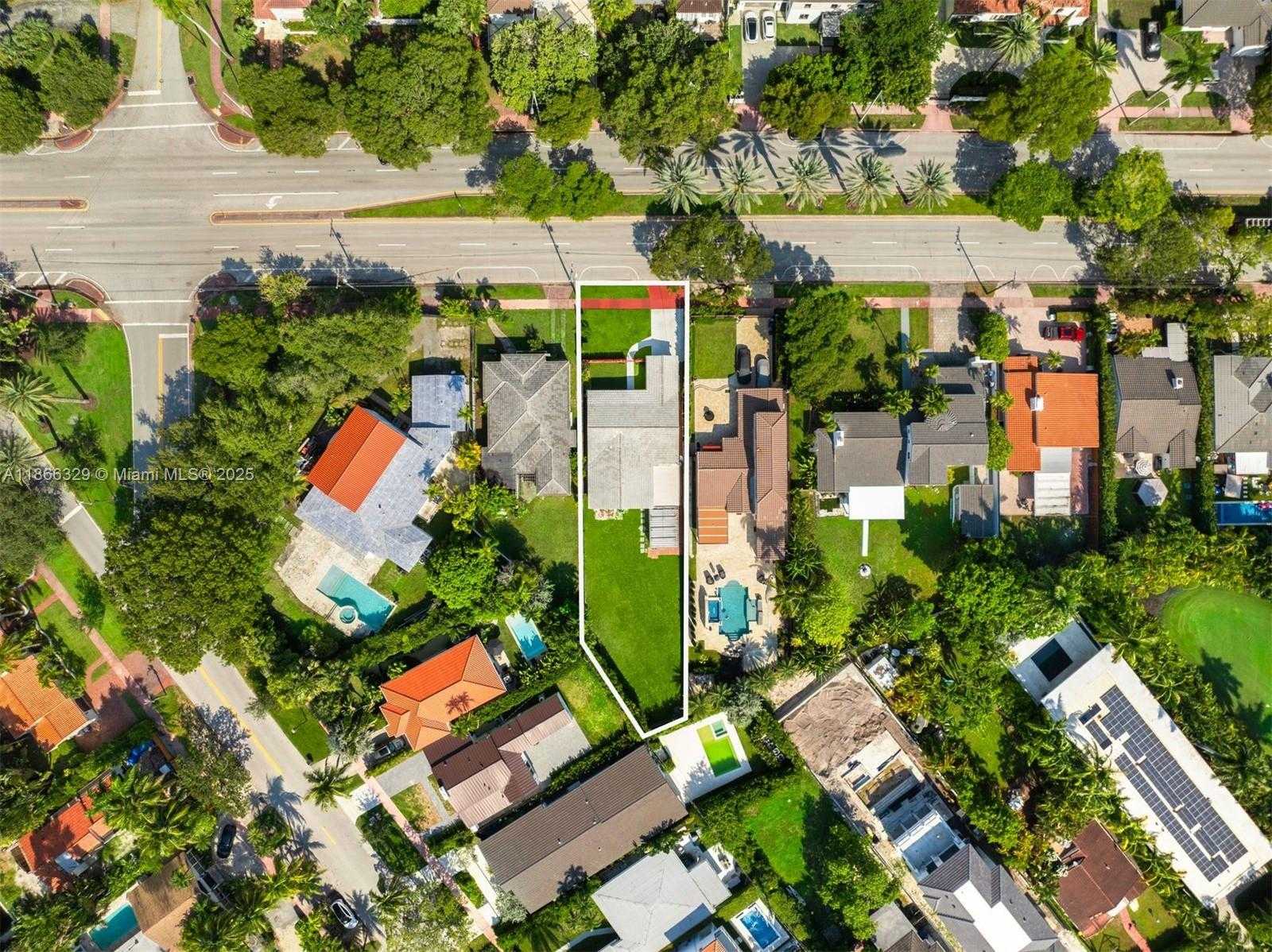 Small Image of 5127 ALTON RD, Miami Beach Number 12