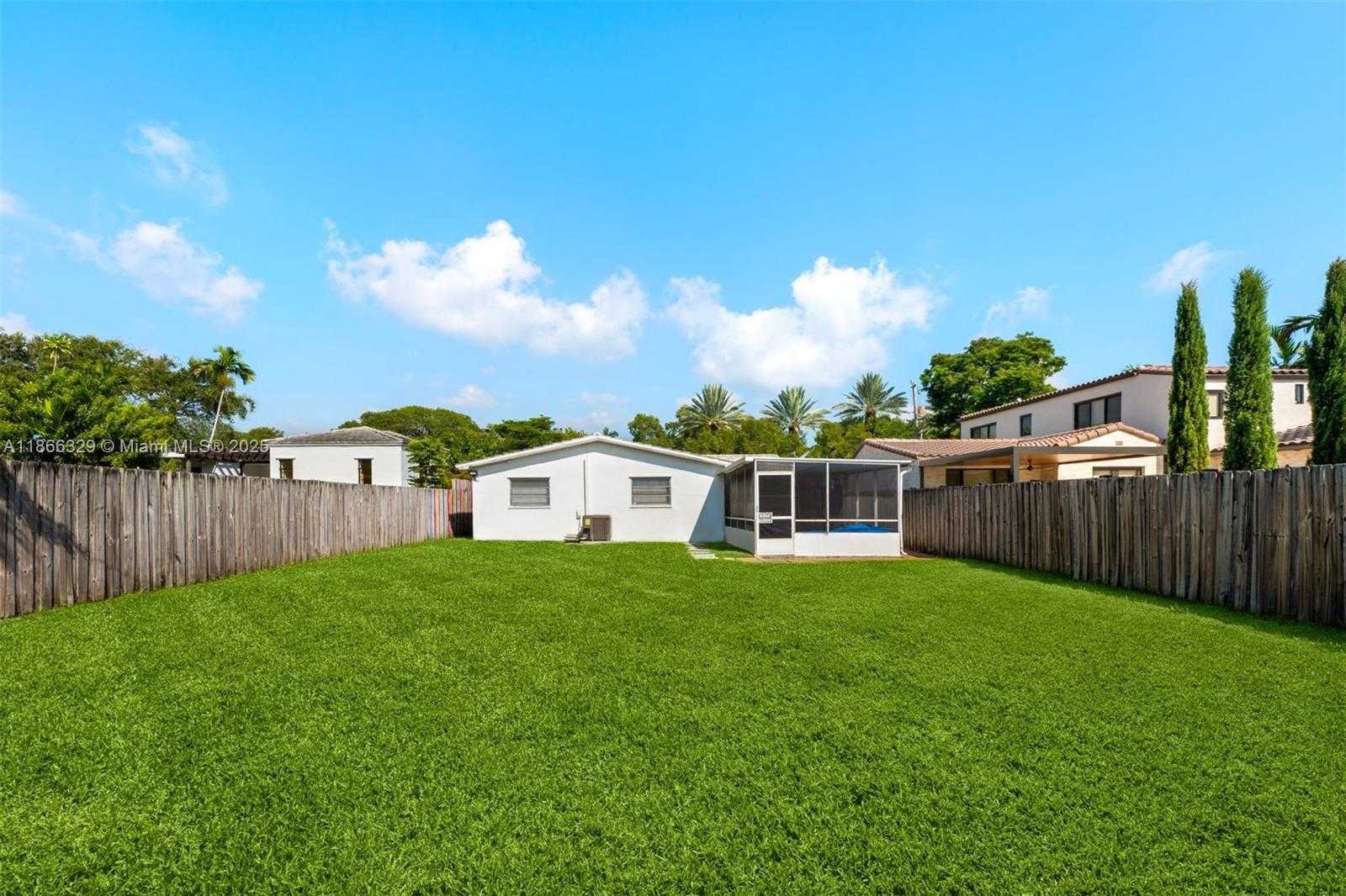 Small Image of 5127 ALTON RD, Miami Beach Number 4