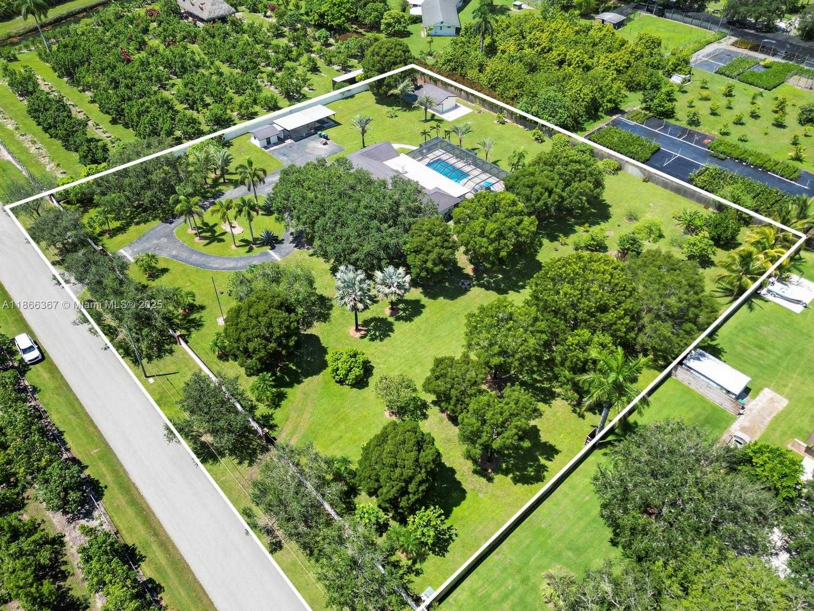 Small Image of 26690 SOUTH WEST 202ND AVE, Homestead Number 3