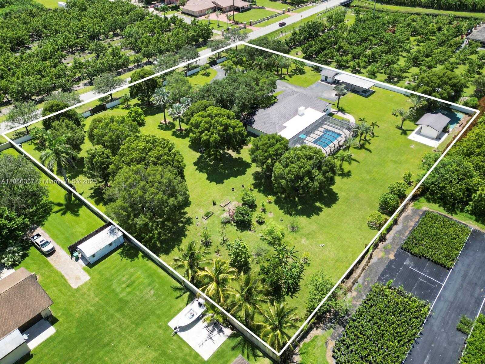 Small Image of 26690 SOUTH WEST 202ND AVE, Homestead Number 4