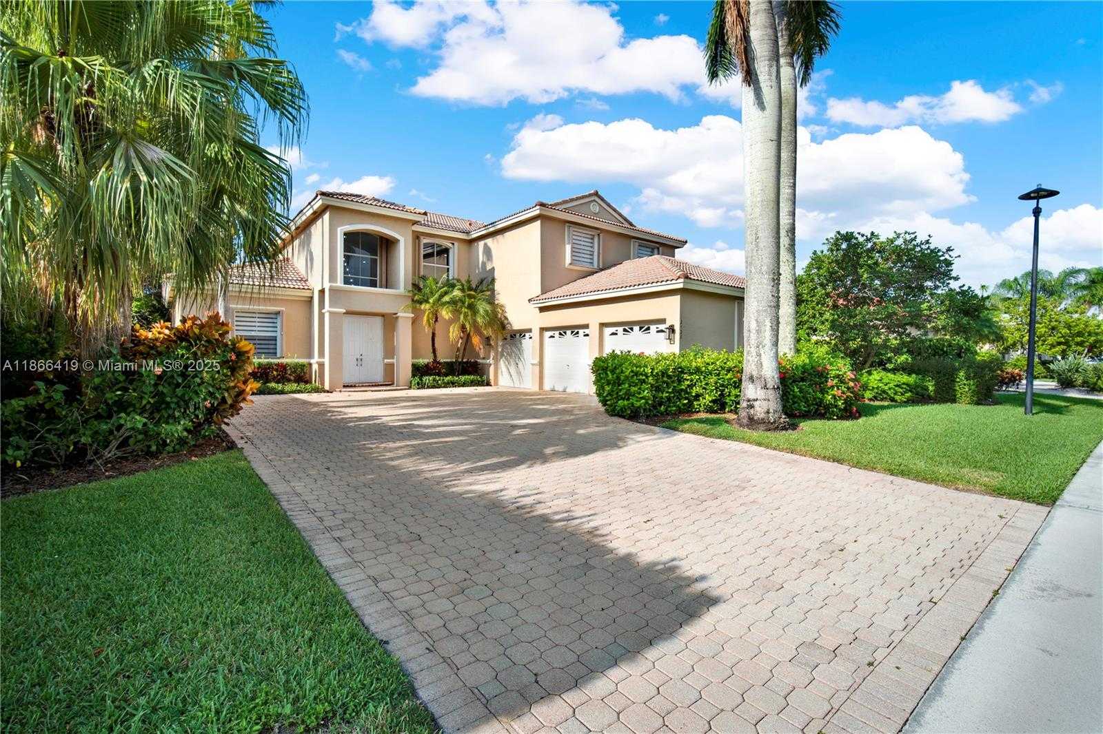 Small Image of 18708 OCEAN MIST DR, Boca Raton Number 2