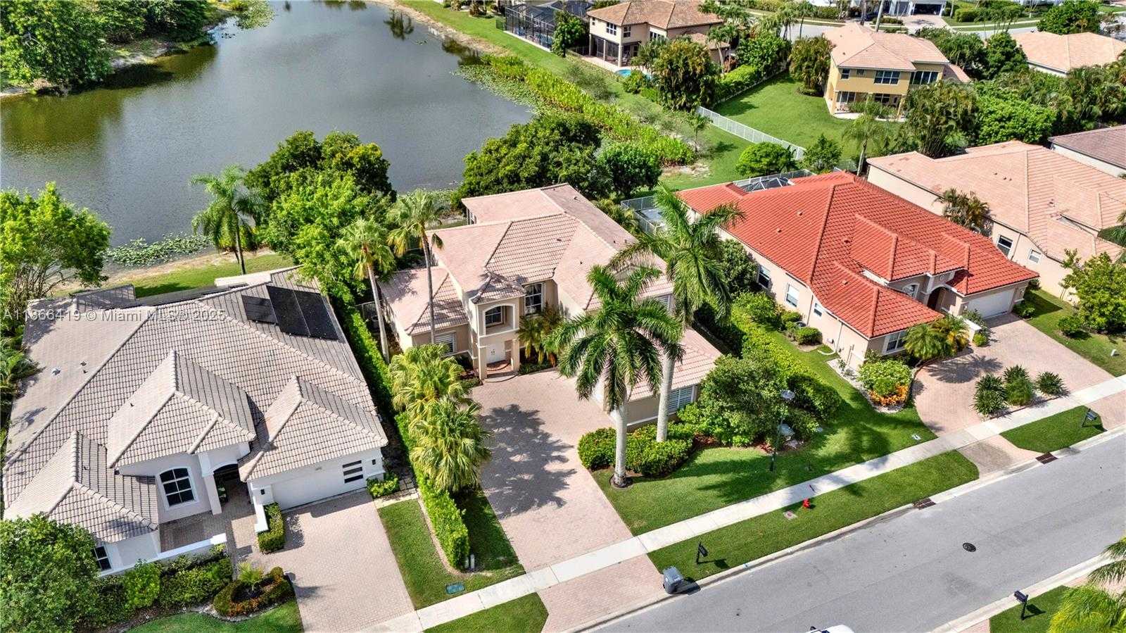 Small Image of 18708 OCEAN MIST DR, Boca Raton Number 3