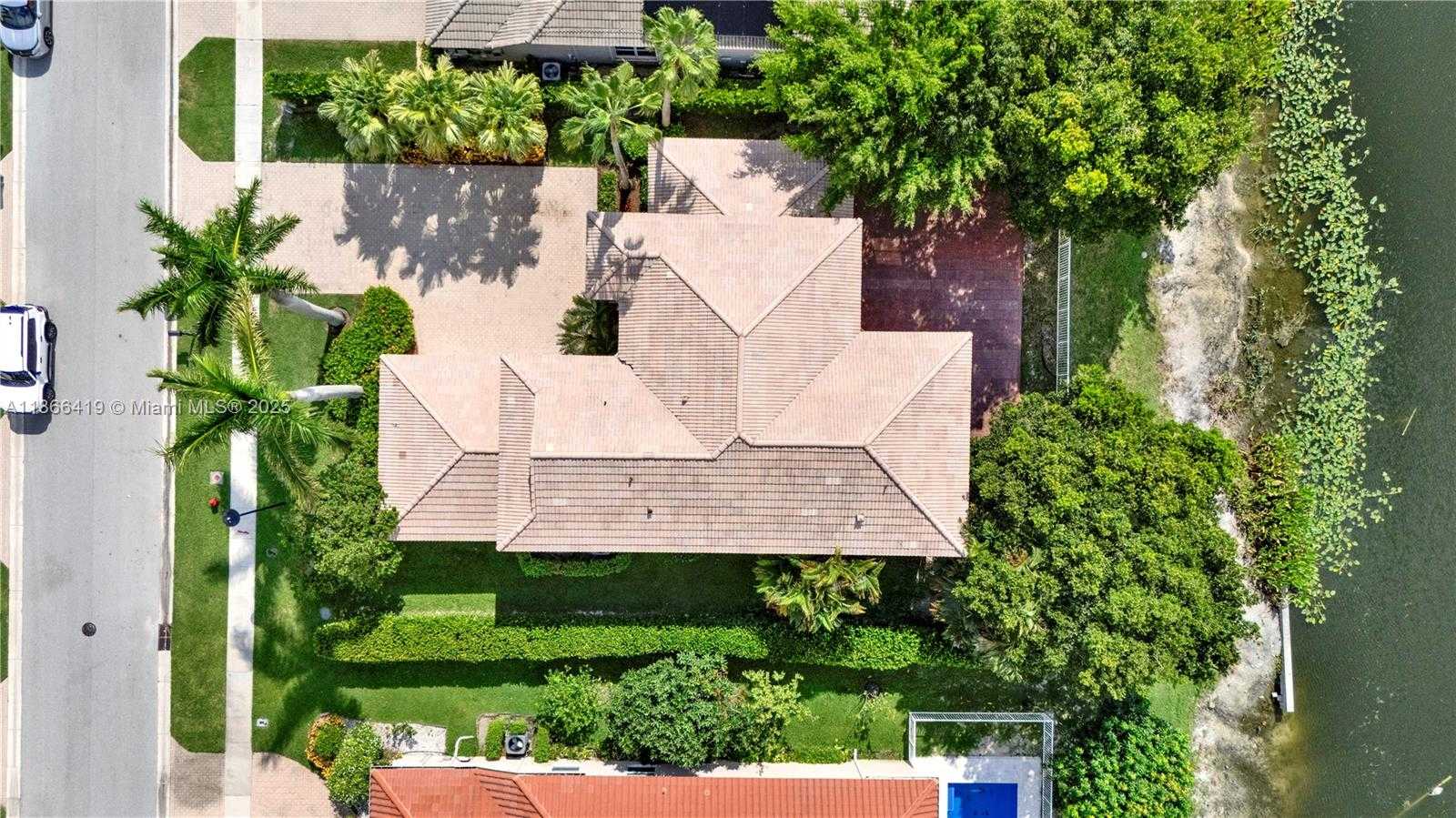 Small Image of 18708 OCEAN MIST DR, Boca Raton Number 4