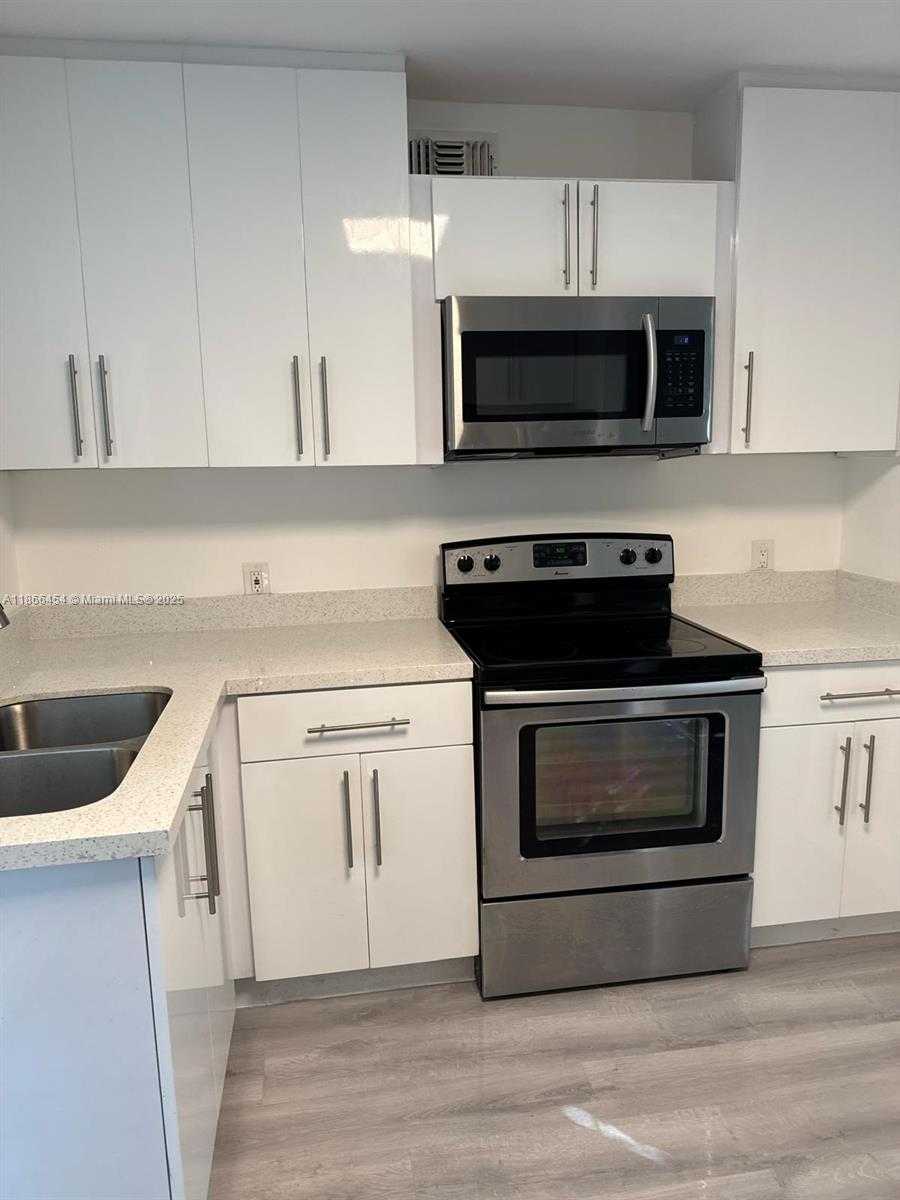 Small Image of 783 NORTH WEST 98TH ST, Miami Number 11