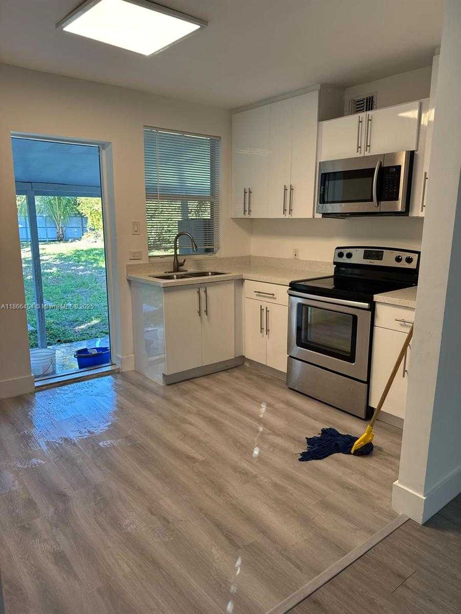Small Image of 783 NORTH WEST 98TH ST, Miami Number 12