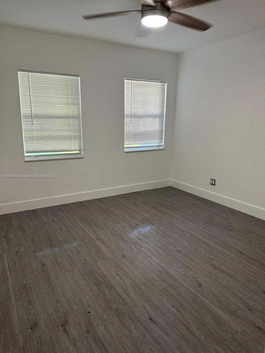 Small Image of 783 NORTH WEST 98TH ST, Miami Number 14