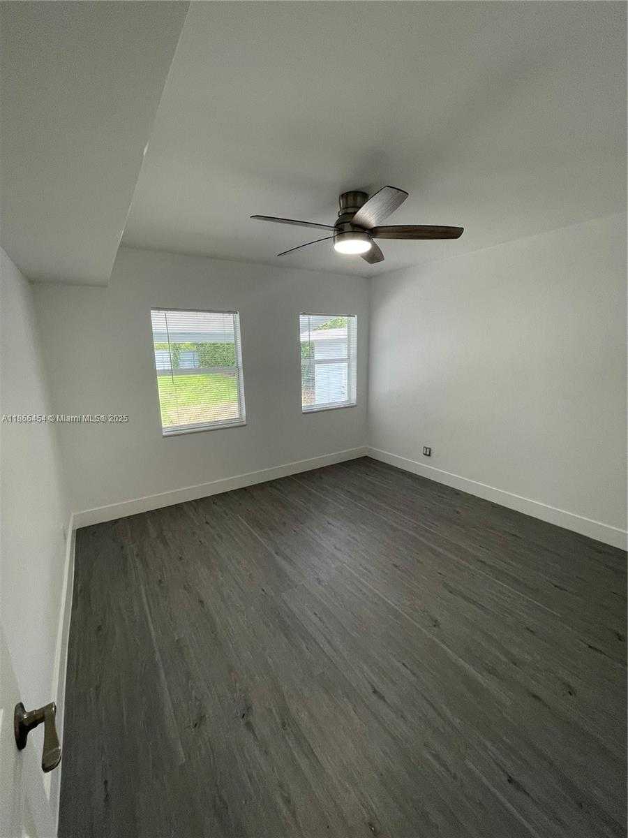 Small Image of 783 NORTH WEST 98TH ST, Miami Number 15