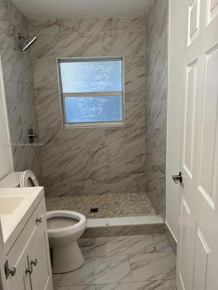 Small Image of 783 NORTH WEST 98TH ST, Miami Number 17