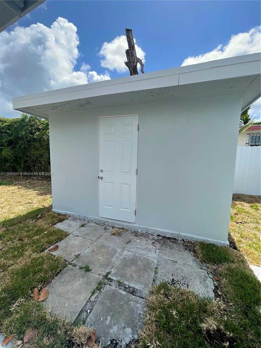 Small Image of 783 NORTH WEST 98TH ST, Miami Number 23