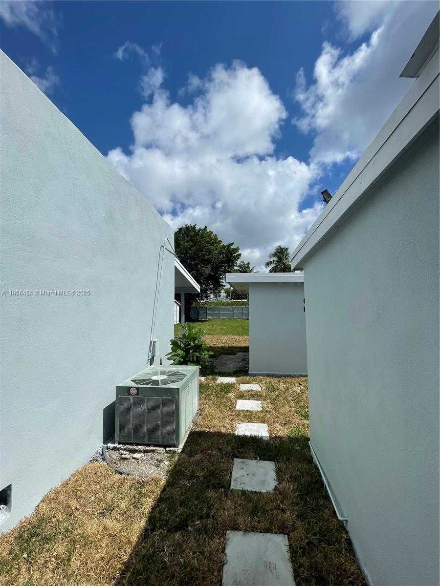 Small Image of 783 NORTH WEST 98TH ST, Miami Number 24