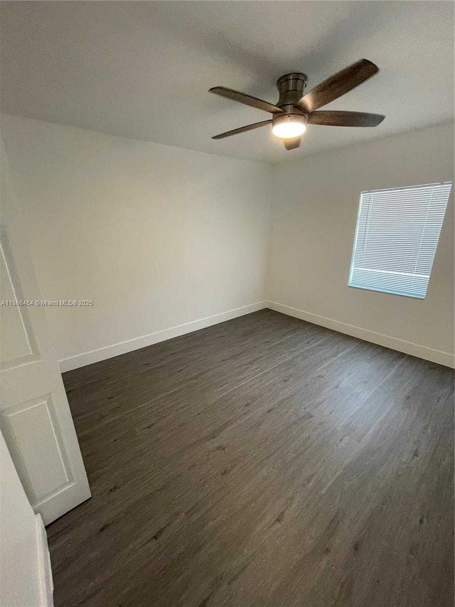 Small Image of 783 NORTH WEST 98TH ST, Miami Number 27