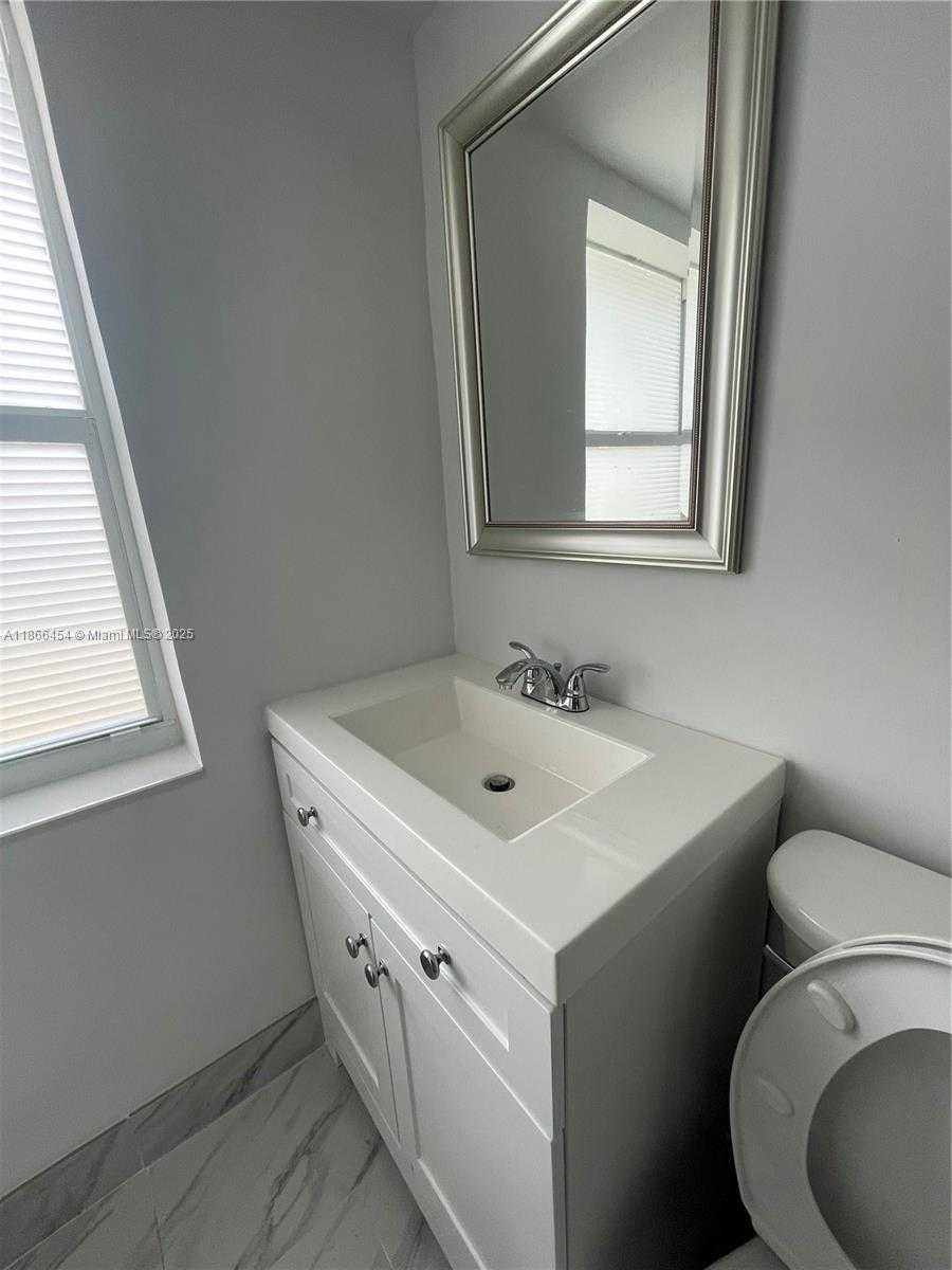 Small Image of 783 NORTH WEST 98TH ST, Miami Number 28