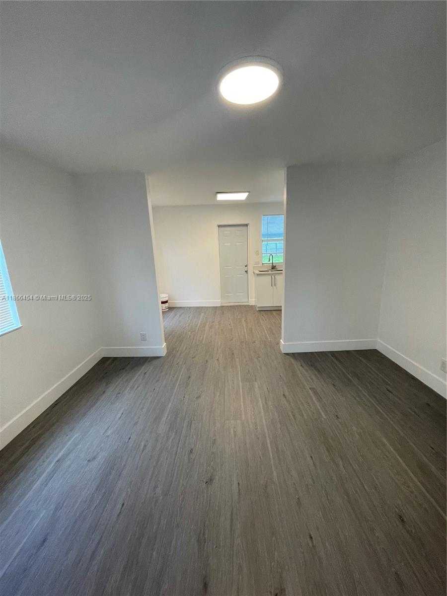 Small Image of 783 NORTH WEST 98TH ST, Miami Number 7