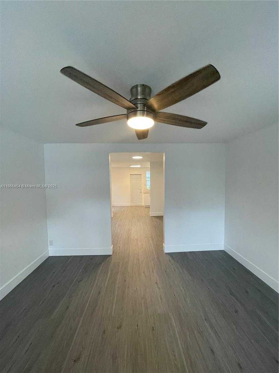 Small Image of 783 NORTH WEST 98TH ST, Miami Number 9