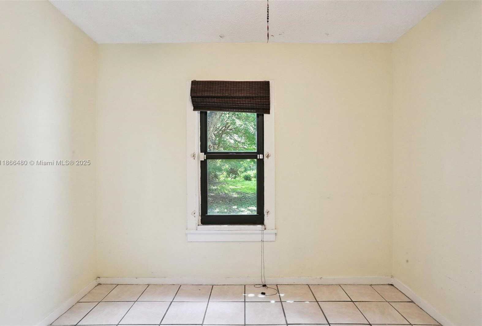 Small Image of 118 NORTH WEST 44TH ST, Miami Number 12