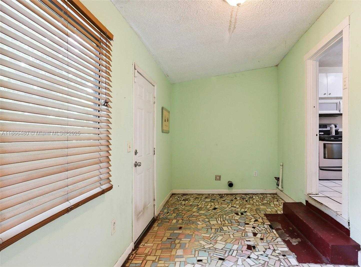 Small Image of 118 NORTH WEST 44TH ST, Miami Number 18