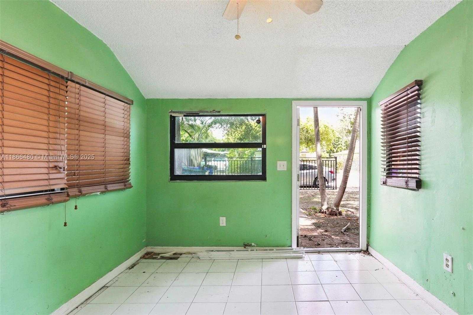 Small Image of 118 NORTH WEST 44TH ST, Miami Number 24