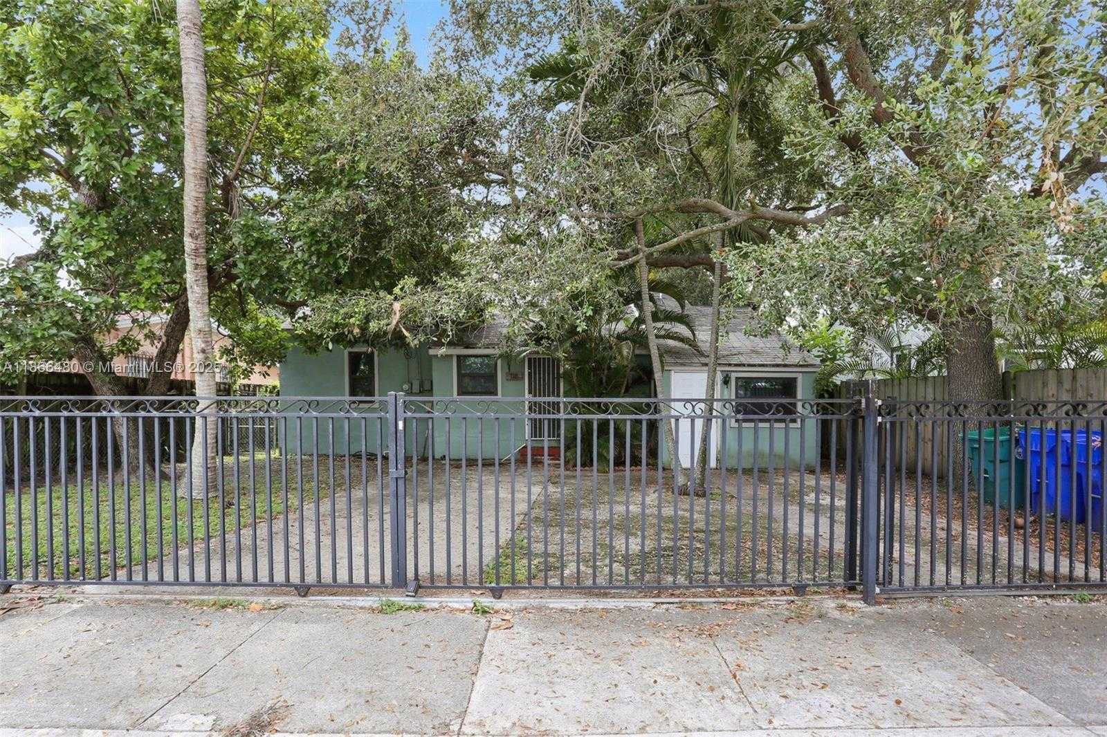 Small Image of 118 NORTH WEST 44TH ST, Miami Number 3