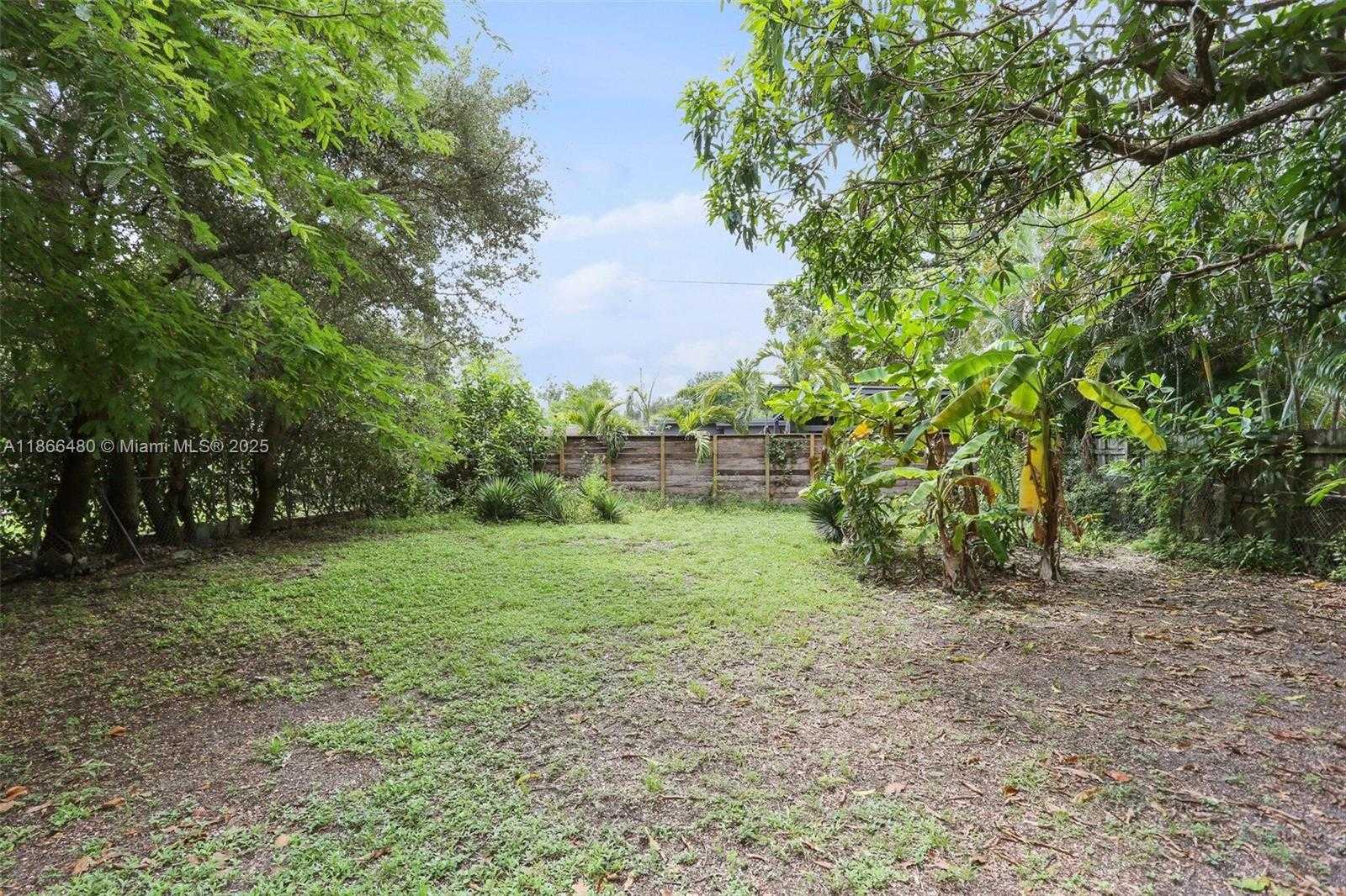 Small Image of 118 NORTH WEST 44TH ST, Miami Number 4