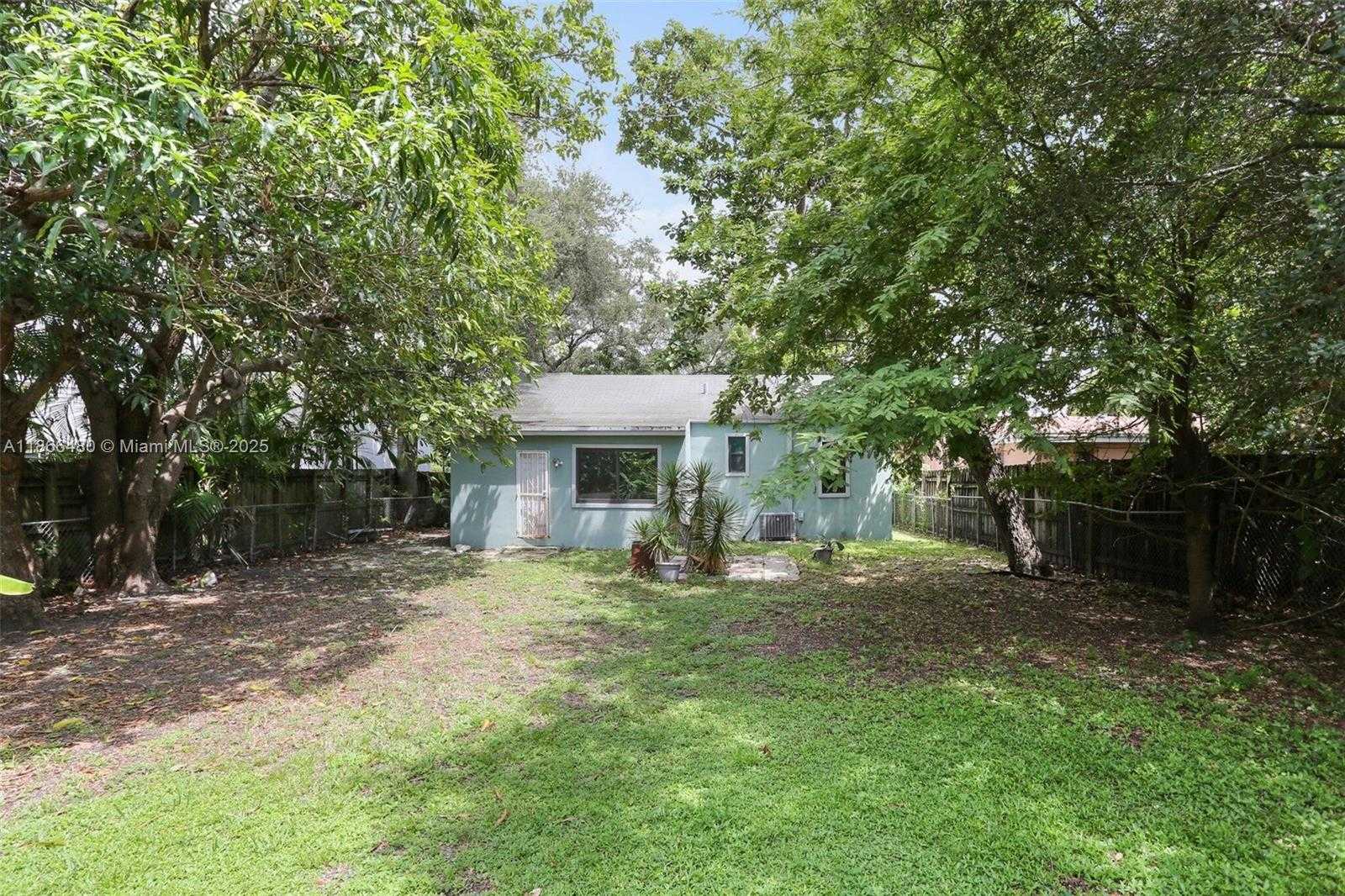 Small Image of 118 NORTH WEST 44TH ST, Miami Number 5