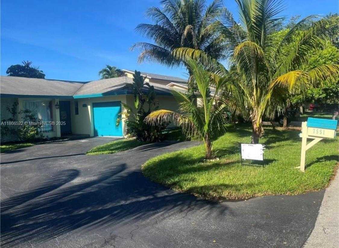 Small Image of 7551 SOUTH WEST 42ND PL, Davie Number 2