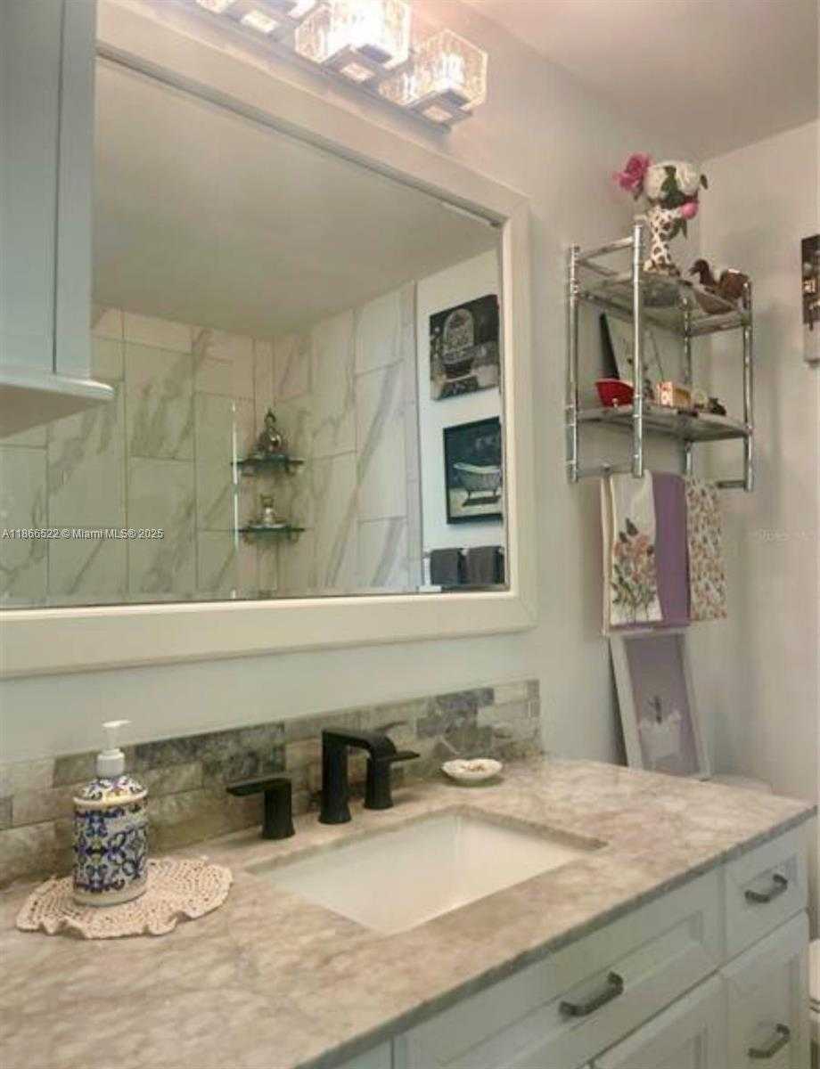Small Image of 7551 SOUTH WEST 42ND PL, Davie Number 39